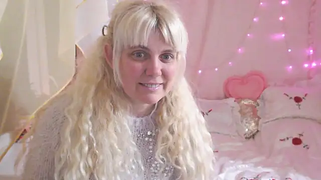 SunnySylvia online show from 18, 3, 2026