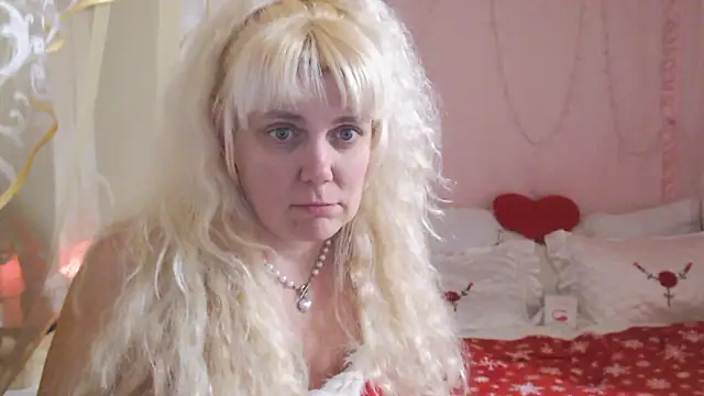Snapshot of SunnySylvia chatting on 1, 1, 2025 SunnySylvia online show from 1, 1, 2025