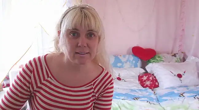 Snapshot of SunnySylvia chatting on 2, 3, 2025 SunnySylvia online show from 2, 3, 2025