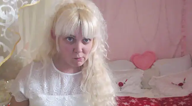 Snapshot of SunnySylvia chatting on 5, 1, 2025 SunnySylvia online show from 5, 1, 2025