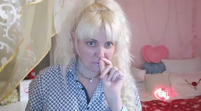 Snapshot of SunnySylvia chatting on 4, 1, 2025 SunnySylvia online show from 4, 1, 2025