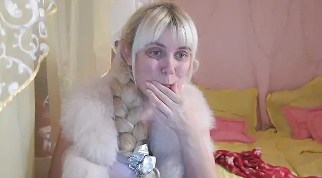 Snapshot of SunnySylvia chatting on 11, 12, 2024 SunnySylvia online show from 11, 12, 2024