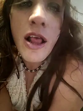 Snapshot of MaddyC6992 chatting on 14, 10, 2025 MaddyC6992 online show from 14, 10, 2025