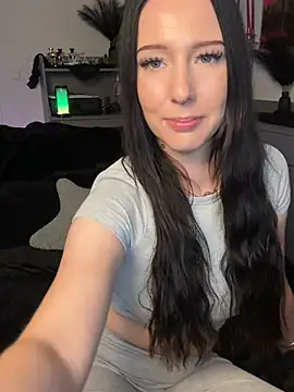 Trixie-Tainted online show from 15, 4, 2026