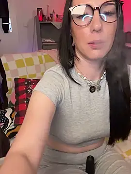 Trixie-Tainted online show from 13, 12, 2025