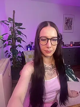 Trixie-Tainted online show from 28, 2, 2025