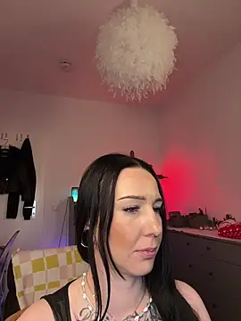 Trixie-Tainted online show from 20, 12, 2025