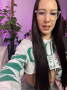 Trixie-Tainted online show from 19, 2, 2025