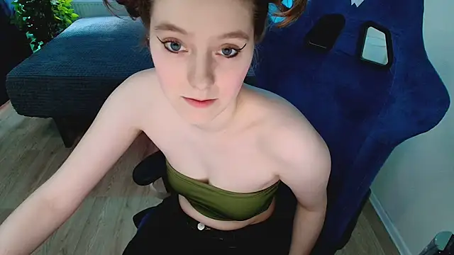 Snapshot of CranberryHot chatting on 8, 7, 2026 CranberryHot online show from 8, 7, 2026