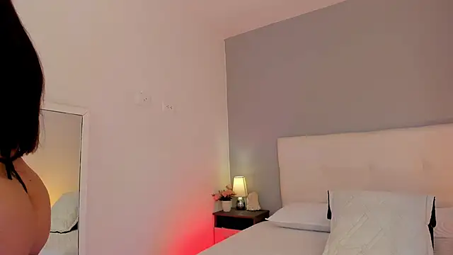 NataliaBuiles online show from 4, 12, 2025