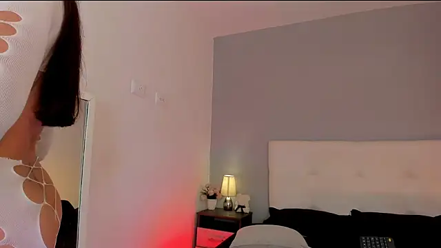 NataliaBuiles online show from 18, 4, 2026