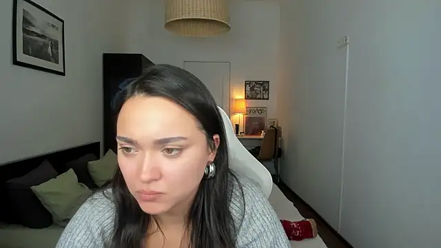 Tiffany Flynn online show from 5, 1, 2025