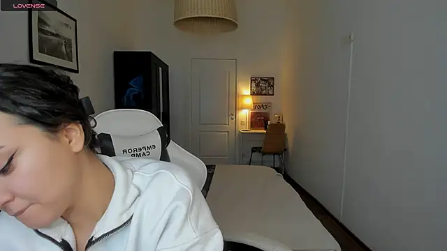 Tiffany Flynn online show from 21, 12, 2024