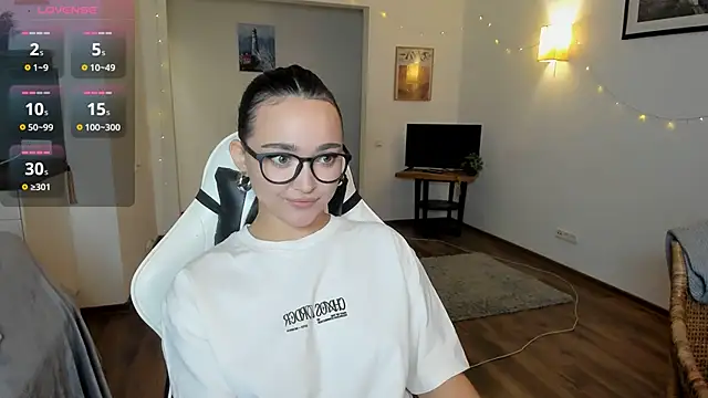 Tiffany Flynn online show from 24, 1, 2025