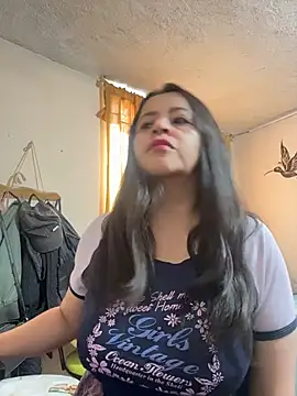 latinfemale online show from 15, 4, 2026