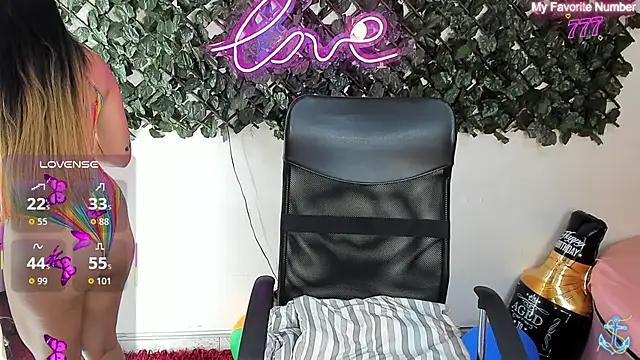 Snapshot of DestinyHills chatting on 1, 7, 2026 DestinyHills online show from 1, 7, 2026