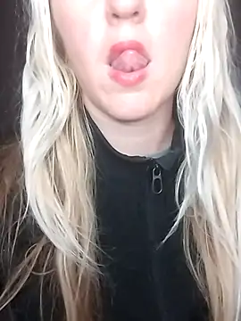 Snapshot of Mllesha74000 chatting on 2, 12, 2025 Mllesha74000 online show from 2, 12, 2025