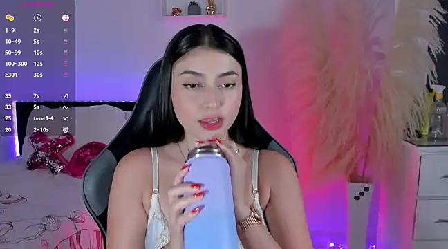 Snapshot of esmeralda_colllins chatting on 4, 1, 2025 esmeralda colllins online show from 4, 1, 2025