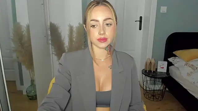 sexyCoralie online show from 4, 6, 2026