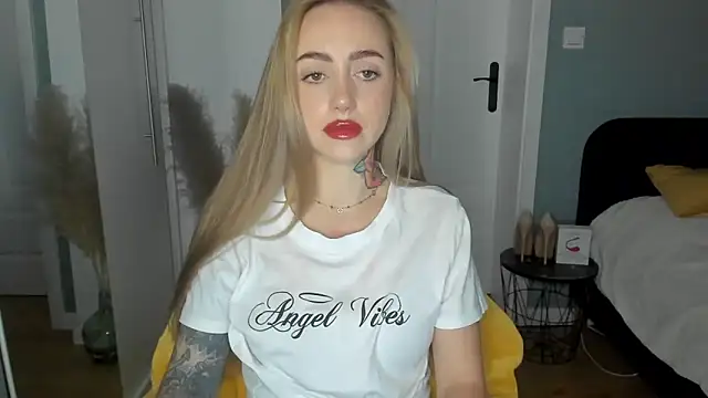 sexyCoralie online show from 5, 5, 2026