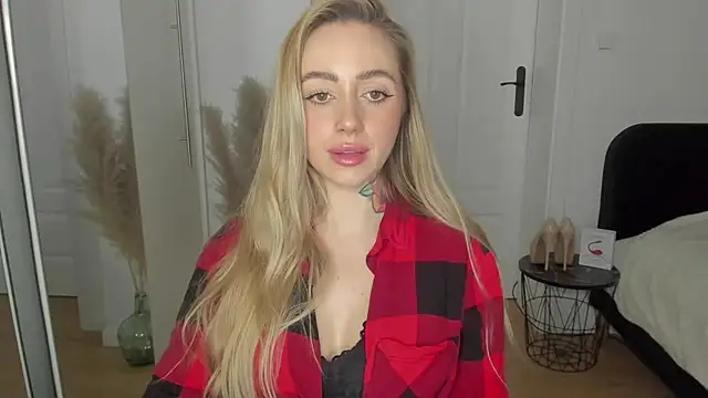 Snapshot of sexyCoralie chatting on 13, 3, 2025 sexyCoralie online show from 13, 3, 2025