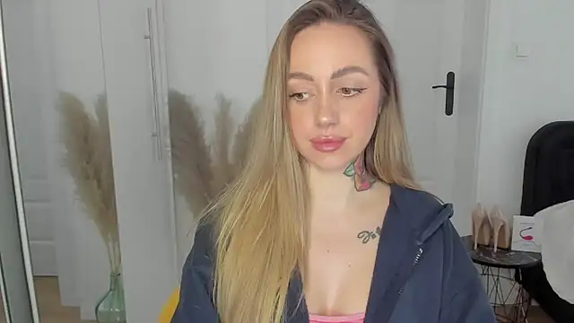 Snapshot of sexyCoralie chatting on 3, 2, 2025 sexyCoralie online show from 3, 2, 2025