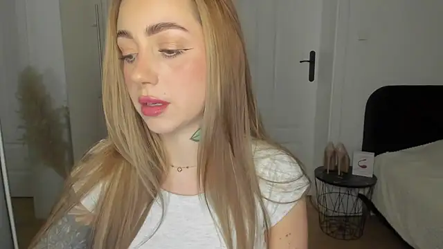 sexyCoralie online show from 7, 2, 2026