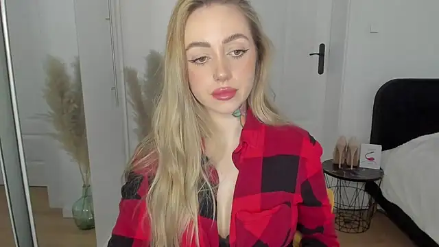 Snapshot of sexyCoralie chatting on 13, 3, 2025 sexyCoralie online show from 13, 3, 2025