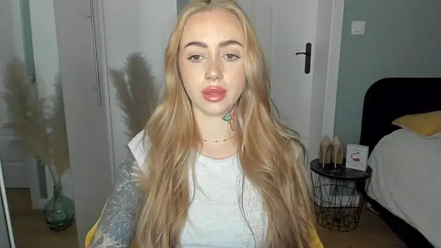 sexyCoralie online show from 10, 4, 2026