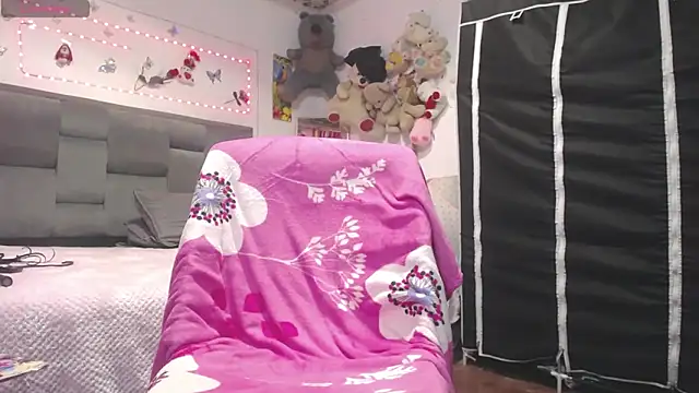 Snapshot of Sharloth_milf chatting on 30, 5, 2026 Sharloth milf online show from 30, 5, 2026