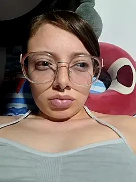 Snapshot of linda-schmidt chatting on 5, 7, 2026 linda-schmidt online show from 5, 7, 2026