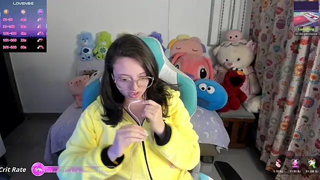 Snapshot of linda-schmidt chatting on 6, 5, 2026 linda-schmidt online show from 6, 5, 2026