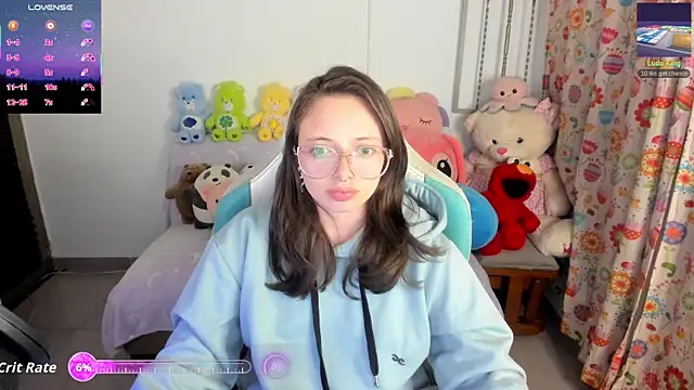 Snapshot of linda-schmidt chatting on 5, 5, 2026 linda-schmidt online show from 5, 5, 2026