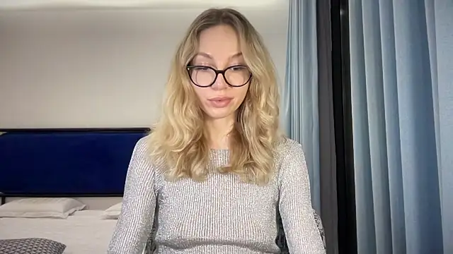 Snapshot of Cutensadistic chatting on 3, 2, 2025 Cutensadistic online show from 3, 2, 2025