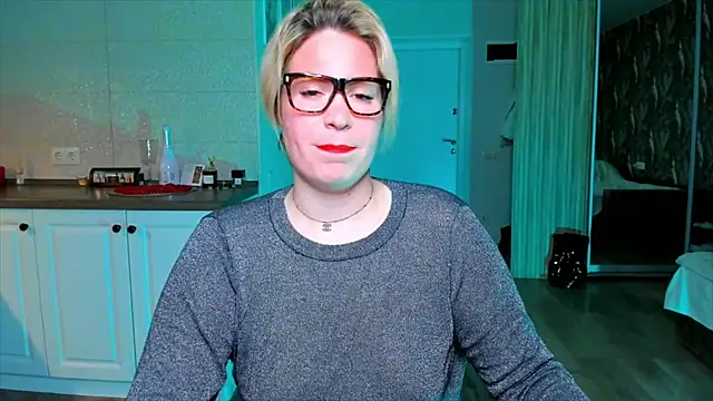 HotTiffani online show from 6, 2, 2026