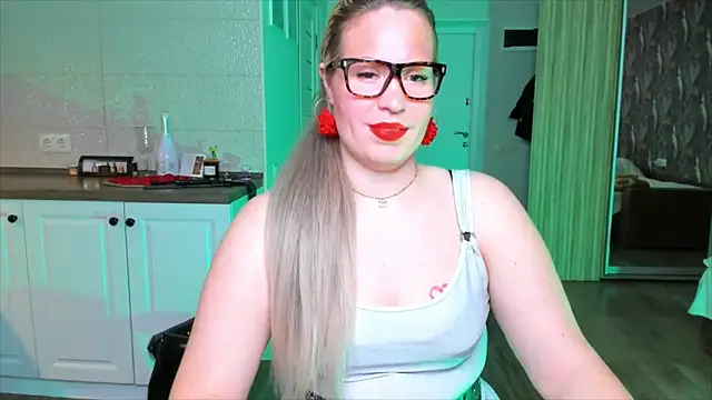 HotTiffani online show from 8, 2, 2026