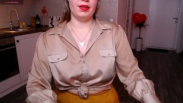 HotTiffani online show from 22, 2, 2025