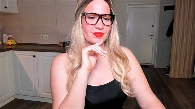 HotTiffani online show from 4, 10, 2025