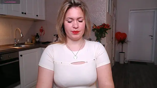 HotTiffani online show from 5, 3, 2025