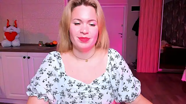 HotTiffani online show from 8, 11, 2025