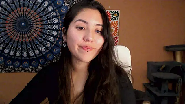 Snapshot of IntimateTales chatting on 4, 11, 2025 IntimateTales online show from 4, 11, 2025