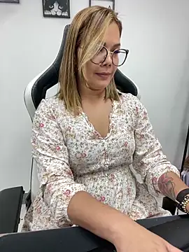 Snapshot of KellyBrooklyn_ chatting on 6, 12, 2024 KellyBrooklyn online show from 6, 12, 2024