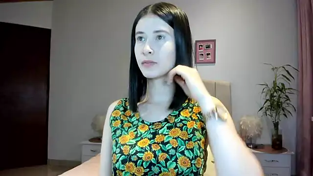 Snapshot of macarena_vallejo chatting on 25, 11, 2025 macarena vallejo online show from 25, 11, 2025