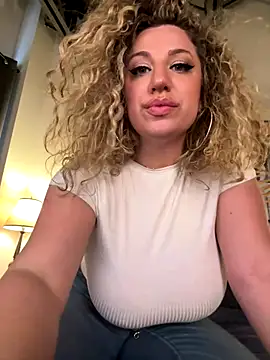 Snapshot of miamellycious chatting on 15, 11, 2025 miamellycious online show from 15, 11, 2025