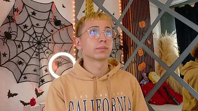 Snapshot of Chris_Bennett chatting on 24, 10, 2025 Chris Bennett online show from 24, 10, 2025