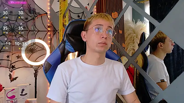 Snapshot of Chris_Bennett chatting on 4, 11, 2025 Chris Bennett online show from 4, 11, 2025