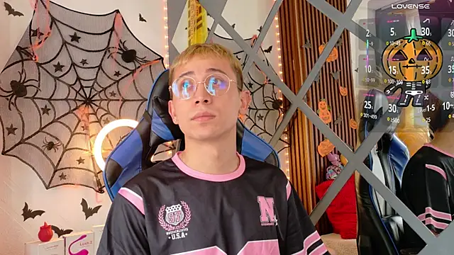 Snapshot of Chris_Bennett chatting on 30, 10, 2025 Chris Bennett online show from 30, 10, 2025