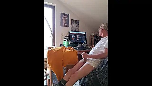 Snapshot of BerndisCam chatting on 25, 9, 2025 BerndisCam online show from 25, 9, 2025