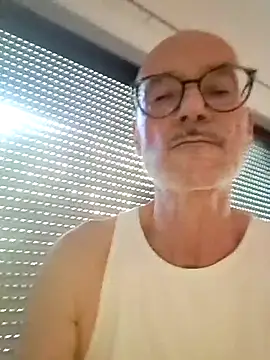 Snapshot of BerndisCam chatting on 3, 7, 2026 BerndisCam online show from 3, 7, 2026