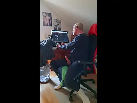 Snapshot of BerndisCam chatting on 12, 1, 2026 BerndisCam online show from 12, 1, 2026